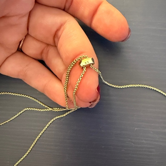 ✨ Kendra Scott Adjustable Riley Pendant Necklace – Gold – EUC ✨ - Picture 2 of 3